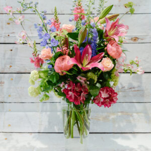 Mount Dandenong – Signature Vase Bouquet