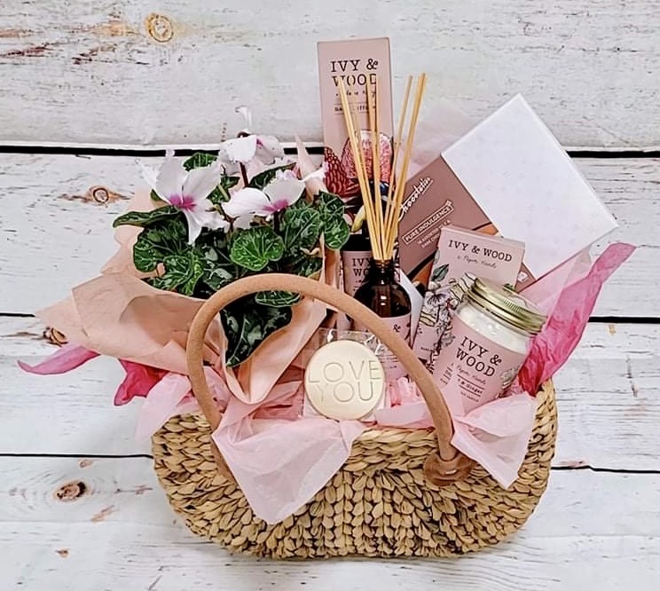 Cosy Cabin – Indulgence Hamper