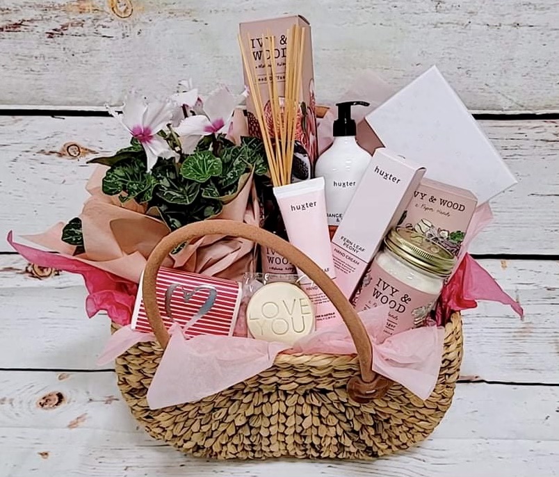 Cosy Cabin – Indulgence Hamper - Image 3