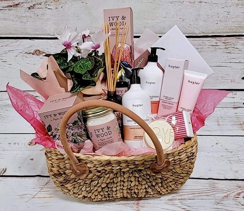 Cosy Cabin – Indulgence Hamper - Image 4