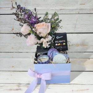 Picnic in the Hills – Flowers & Treats Gift